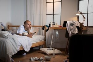 young_man_isolation_home